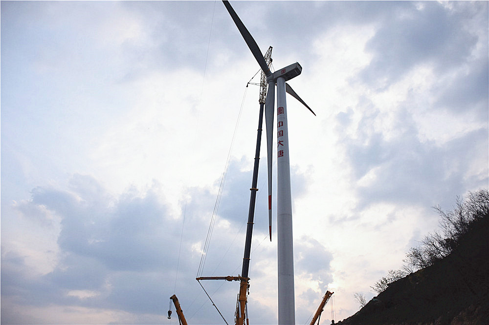 江西大唐國際修水太陽山風(fēng)電項目完成首臺風(fēng)機吊裝