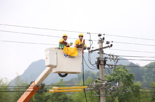 國網壽寧縣供電公司首次采用中壓發(fā)電車帶電并網作業(yè)