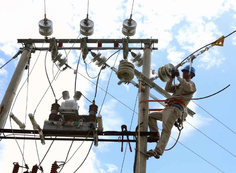 國(guó)網(wǎng)福安市供電公司新建線路 保證空巢老人供電穩(wěn)定