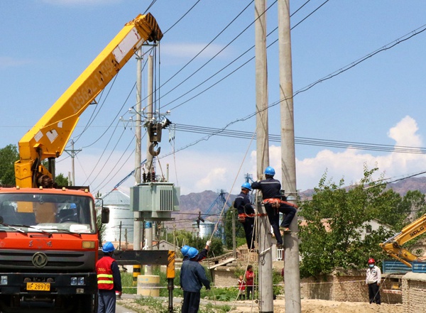 國網伊犁供電公司：加速農網改造升級“電”亮村民新生活