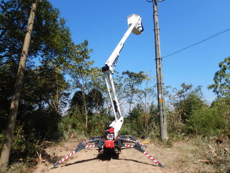 國網寧?？h供電公司引進履帶式絕緣斗臂車 助推”無感停電“體系建設