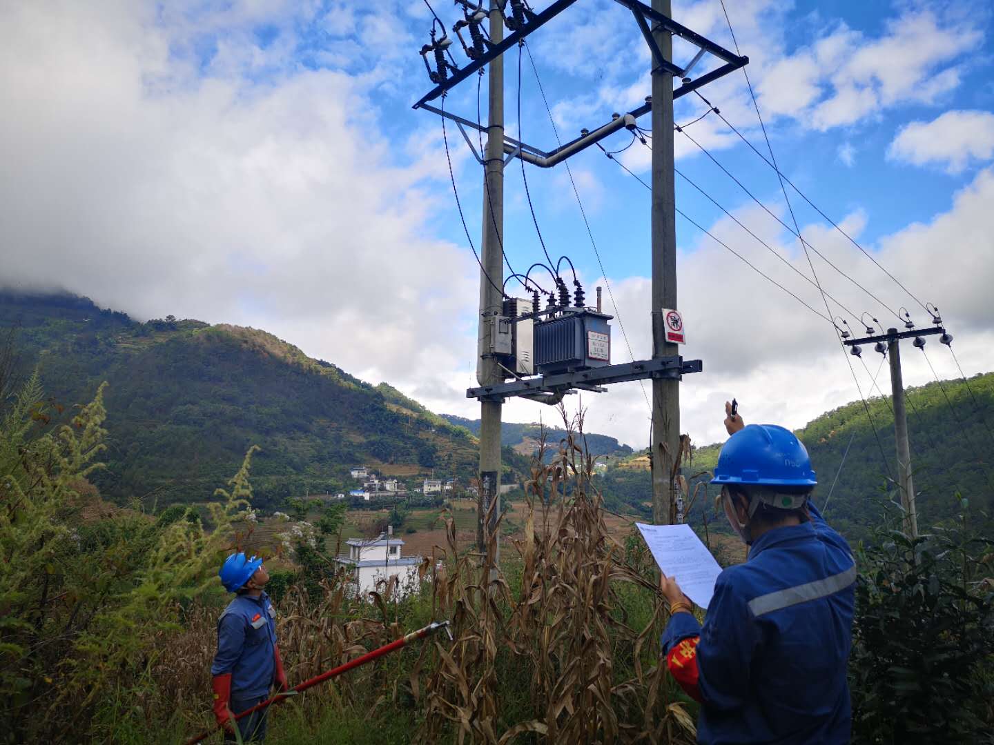 臨滄云縣供電局開展線路維護(hù)改造，全面提升供電可靠性