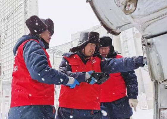 國網(wǎng)哈爾濱供電公司積極應對暴雪天氣 確保哈爾濱地區(qū)正常用電