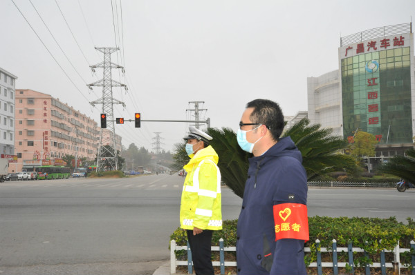 國網(wǎng)廣昌縣供電公司積極參與文明交通勸導志愿服務