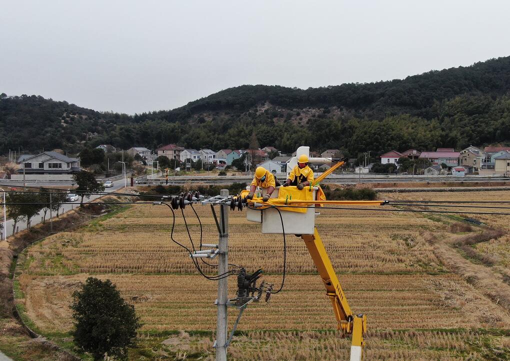 國(guó)網(wǎng)余姚市供電公司：寒潮中配網(wǎng)改造，發(fā)電車保障居民溫暖度冬