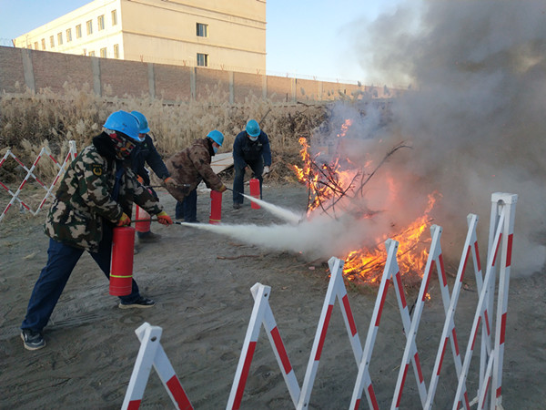 新疆兵團一師電力公司阿拉爾熱力分公司開展節(jié)前消防安全演練活動