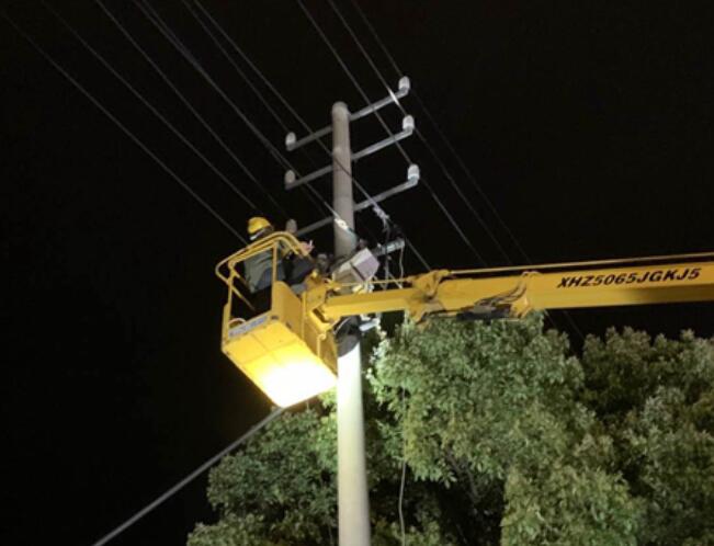 國網江西省撫州黎川縣供電公司風雨夜鏖戰(zhàn)搶修電纜