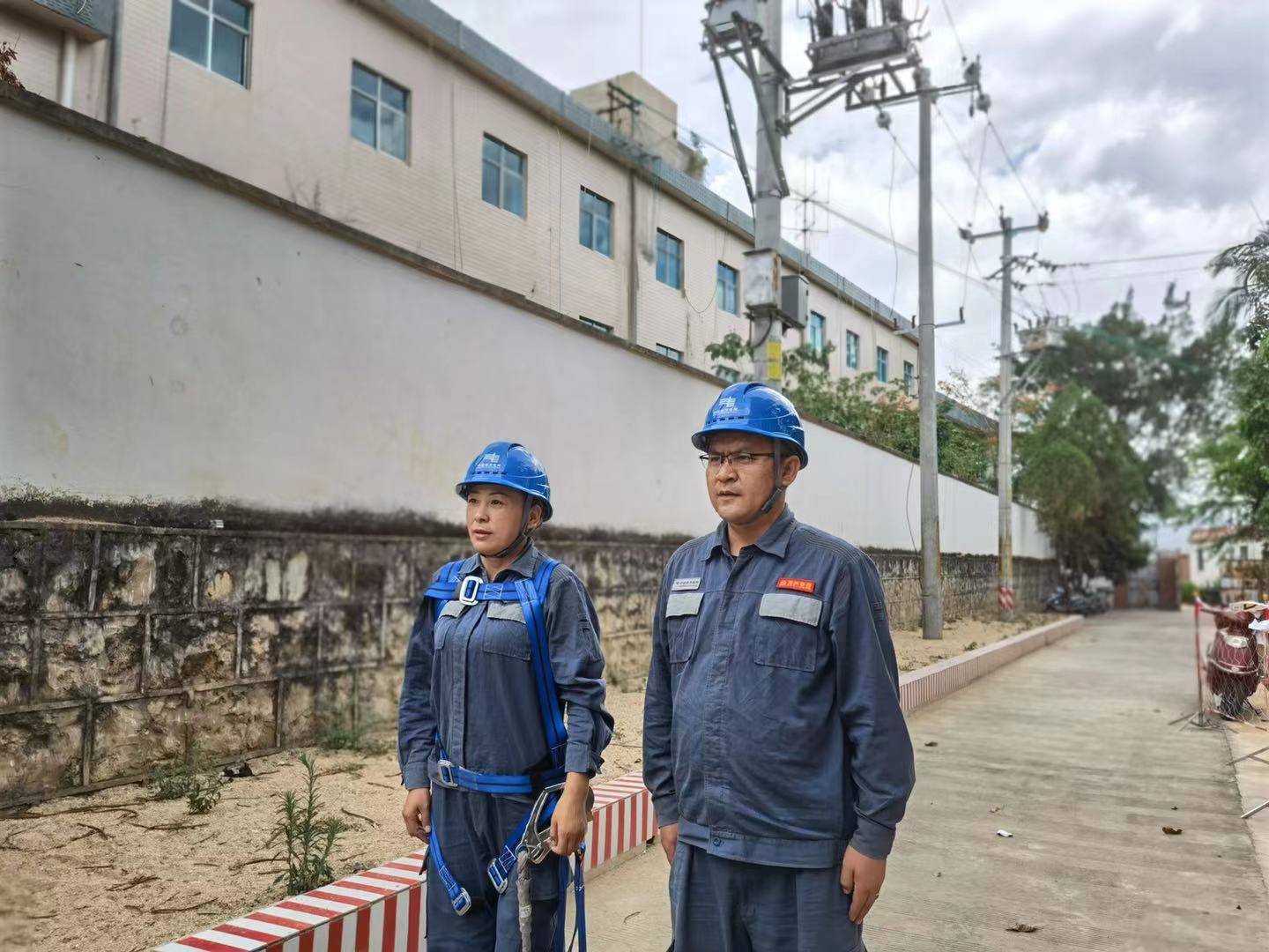 臨滄云縣供電局黨員帶頭開展崗評(píng)，促員工技能快速提升