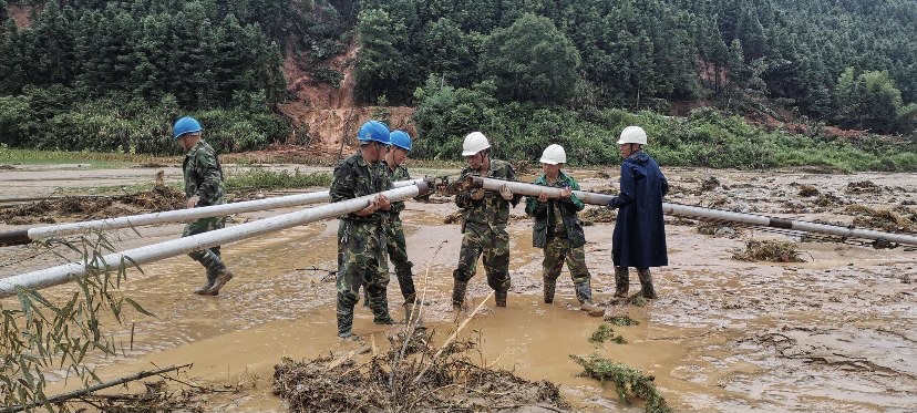 國網福建延平區(qū)供電公司：緊急馳援邵武  奮力搶修受損線路