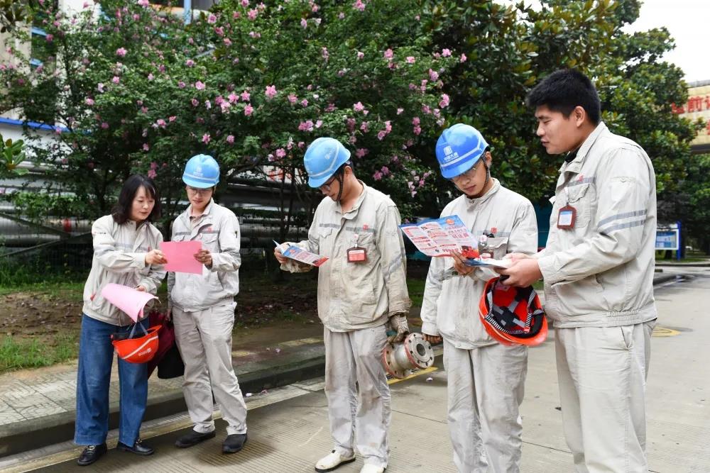 江蘇徐塘發(fā)電有限責(zé)任公司組織開展法律服務(wù)進一線活動