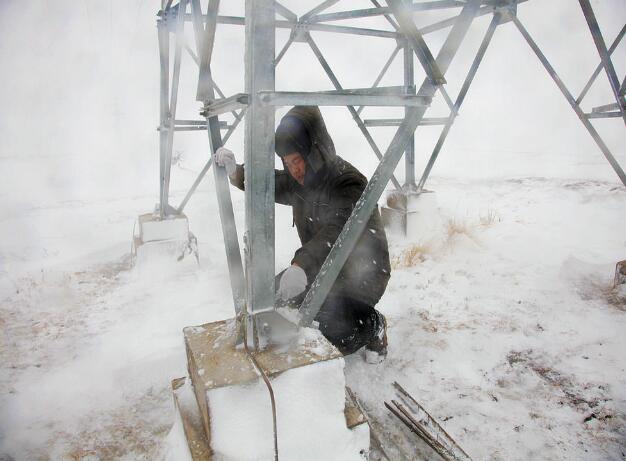 國(guó)網(wǎng)蒙東電力暴雪來襲 快速響應(yīng)保供電