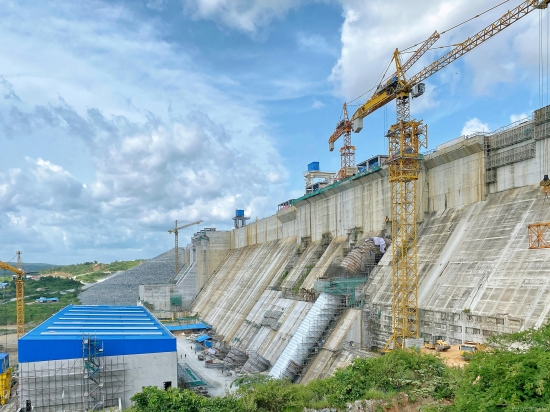 中國(guó)電建：尼日利亞最大水電站首臺(tái)機(jī)組正式發(fā)電