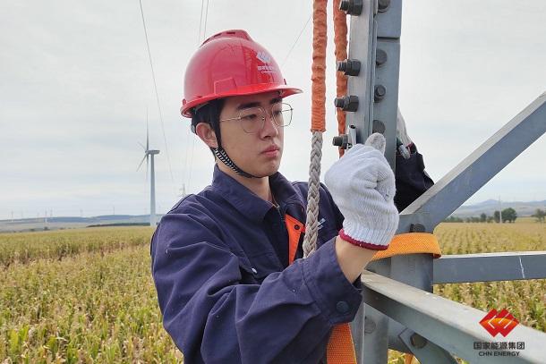 龍源西關風電場排查線路隱患保供電安全