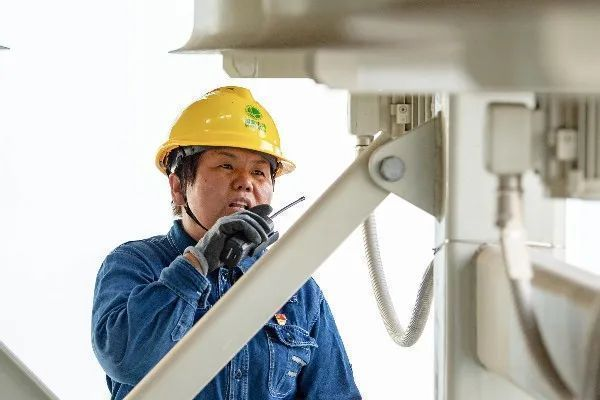 【二十大代表】左熱古麗·尼亞孜：堅守荒漠戈壁的變電運維女班長