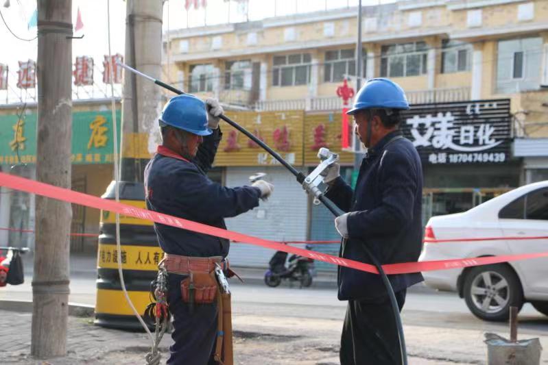 興和供電公司實(shí)施城網(wǎng)改造升級(jí)　備戰(zhàn)冬季用電高峰