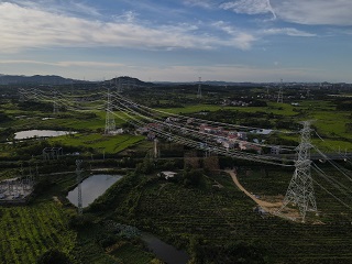 這項工程投產(chǎn)送電，將提高湖北省西電東送通道送電能力