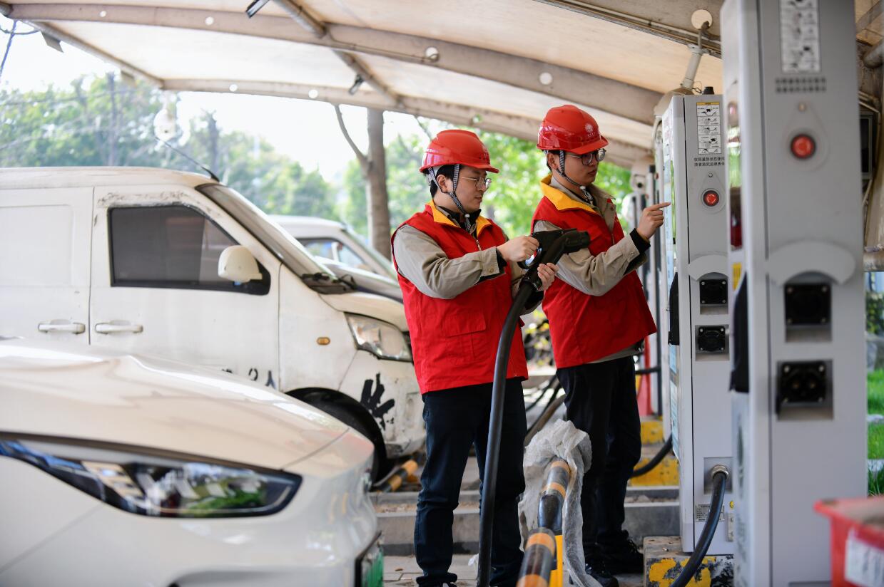 余姚市宏宇輸變電工程公司“電等樁”助力綠色出行 實(shí)力應(yīng)對新能源汽車激增