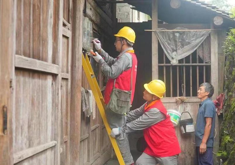 國網仙游縣供電公司遷改線路 助力鄉(xiāng)村旅游發(fā)展