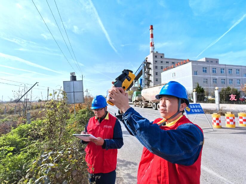 國網(wǎng)洛川供電公司“零距離”服務 為供暖企業(yè)提供“滿格電”