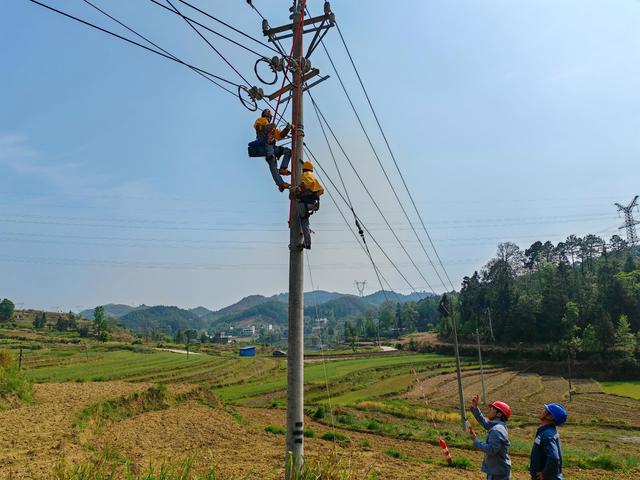 貴州興仁供電局提前規(guī)劃農網(wǎng)升級改造 保障五一期間高峰用電輸出