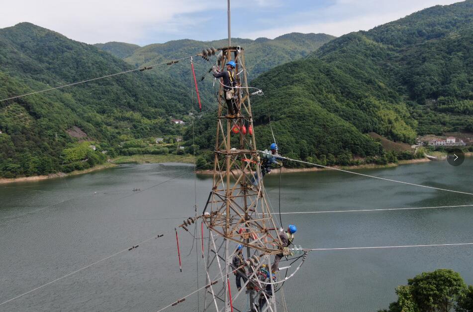 國(guó)網(wǎng)余姚市供電公司桿塔遷改全面提升山區(qū)供電可靠性