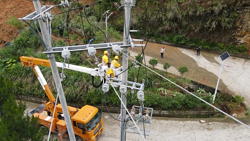 國網壽寧縣供電公司聞“汛”而動 搶修復電送光明