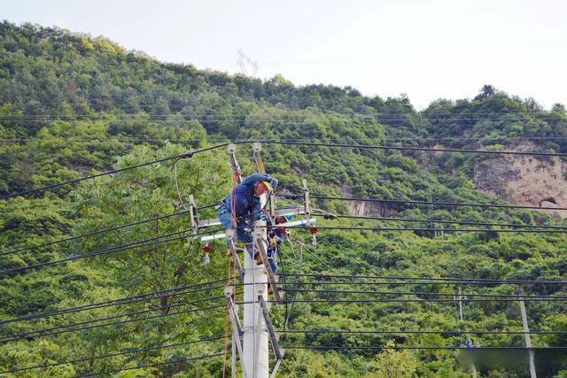 暴雨突發(fā) 國網陜西電力公司全力以赴搶險救災保供電