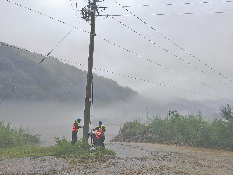 國網(wǎng)吉林電力公司調(diào)度搶修力量 應(yīng)對強(qiáng)降雨考驗