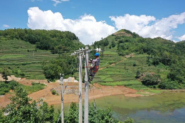 貴州興仁供電局電網架線“拐個彎”助力水庫“蓄得快”