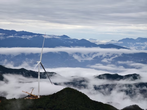 云南會澤金鐘風電場二期項目首批機組成功并網發(fā)電