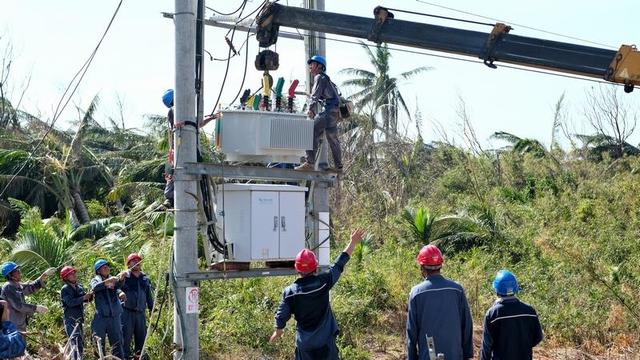 普安供電局千里馳援 助力海南搶修復(fù)電