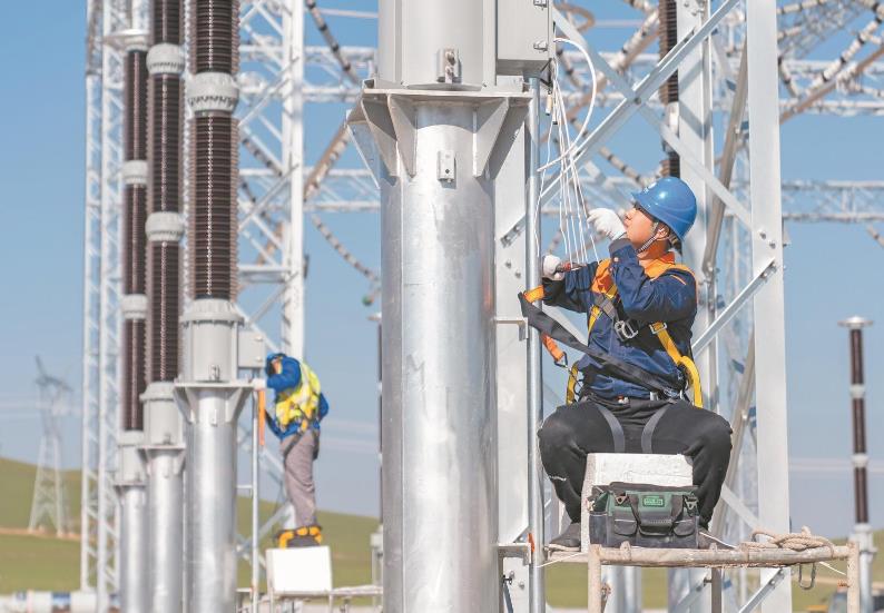 蒙東錫盟江蘇能源烏拉蓋電廠、華電白音華金山電廠500千伏送出工程全線貫通