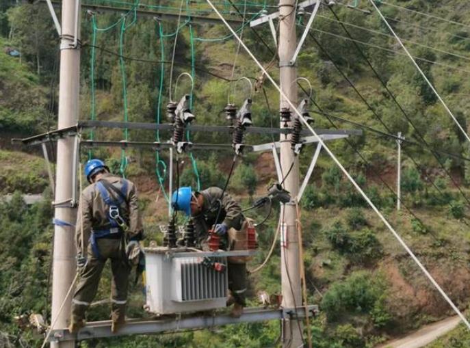 云南會澤供電局低電壓治理保高寒山區(qū)村民度冬用電