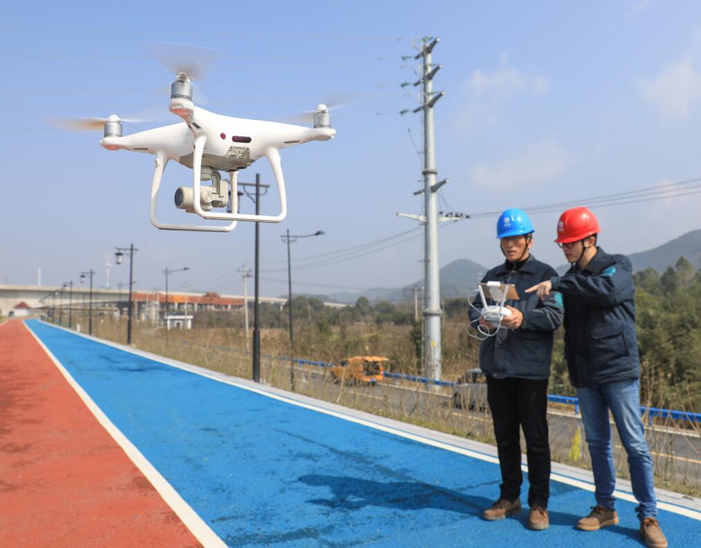 杭州蕭山供電應(yīng)用無人機為山區(qū)配電線路“把脈”